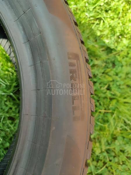 Pirelli 215/55 R17 Zimska