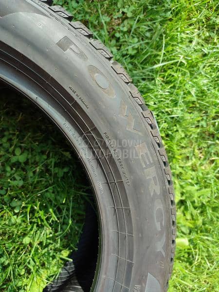 Pirelli 215/55 R17 Zimska