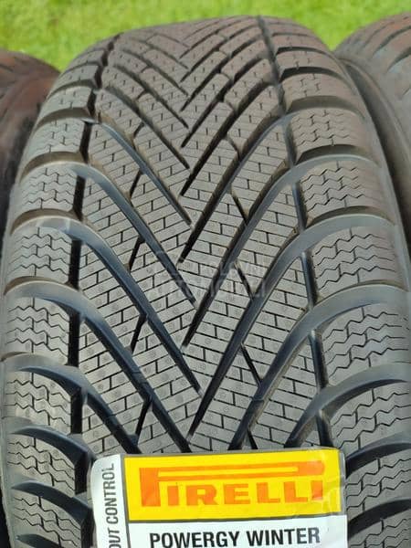 Pirelli 215/55 R17 Zimska