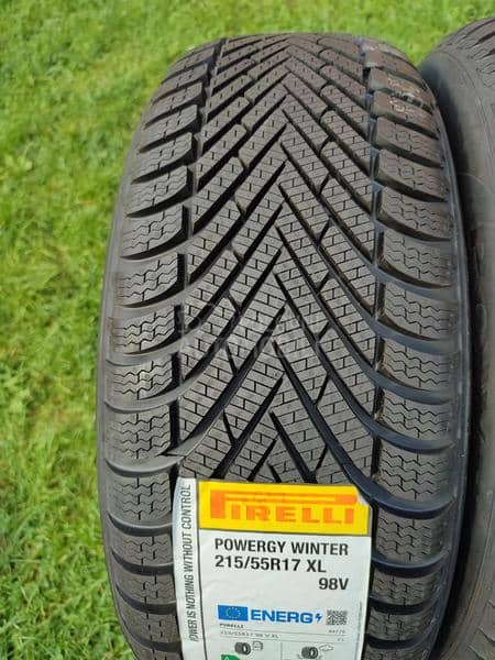 Pirelli 215/55 R17 Zimska