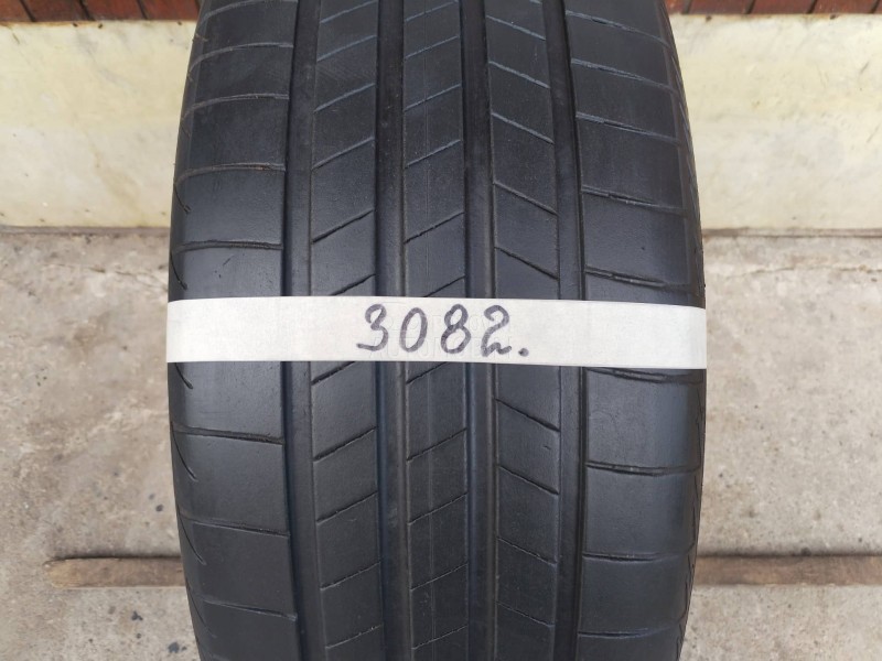 Bridgestone 235/45 R21 Letnja