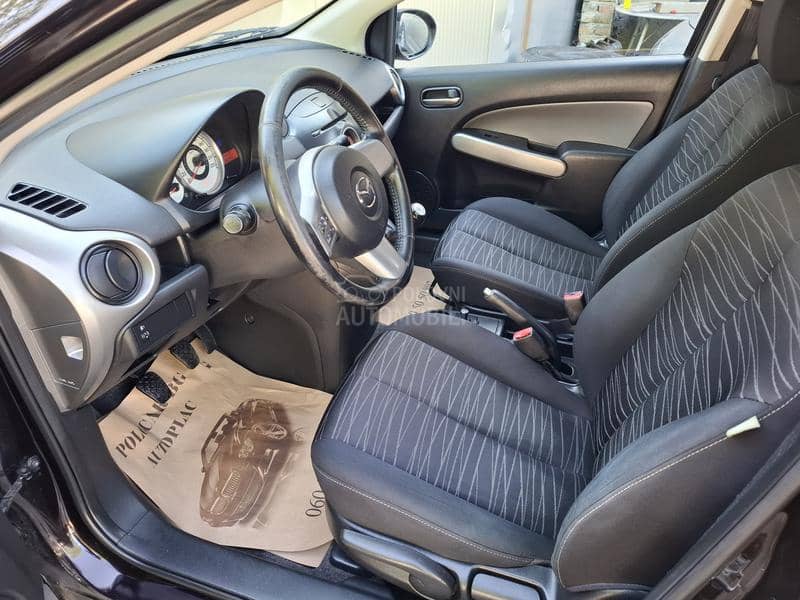 Mazda 2 1.3B,iz CH/pre.lepa/