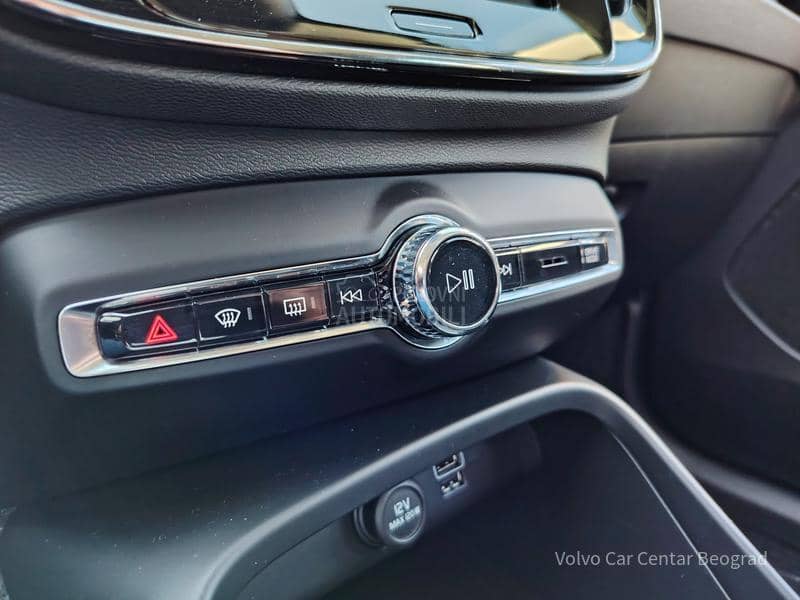 Volvo XC40 2.0 D3 MOMENTUM A/T