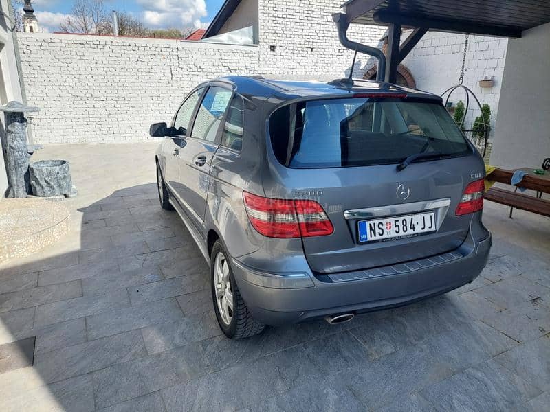 Mercedes Benz B 200 