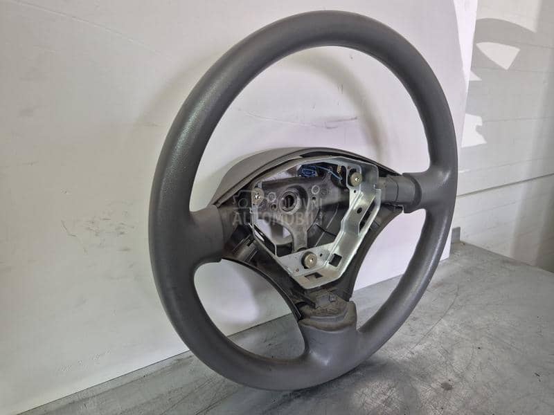 volan tojota tojotu jaris