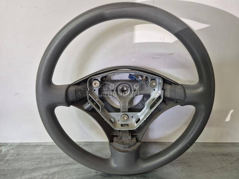 volan tojota tojotu jaris