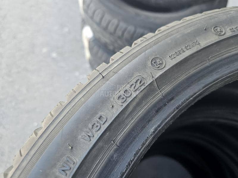 Bridgestone 235/40 R19 Zimska