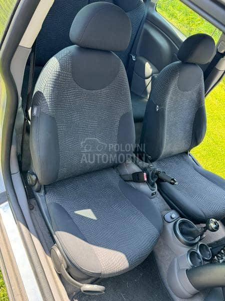 Kompletan Auto u Delovima
