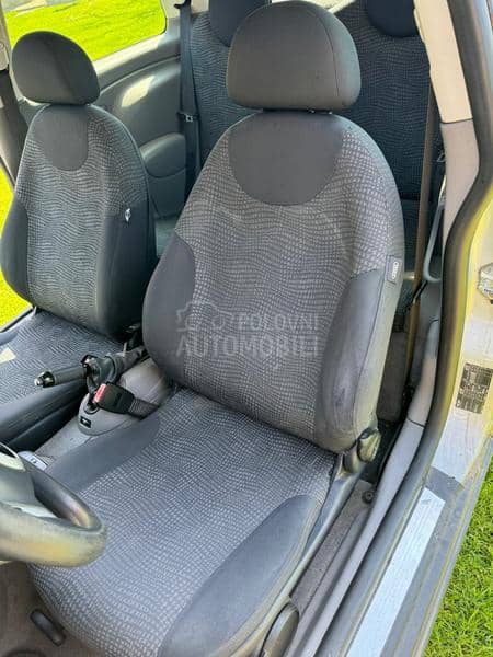 Kompletan Auto u Delovima