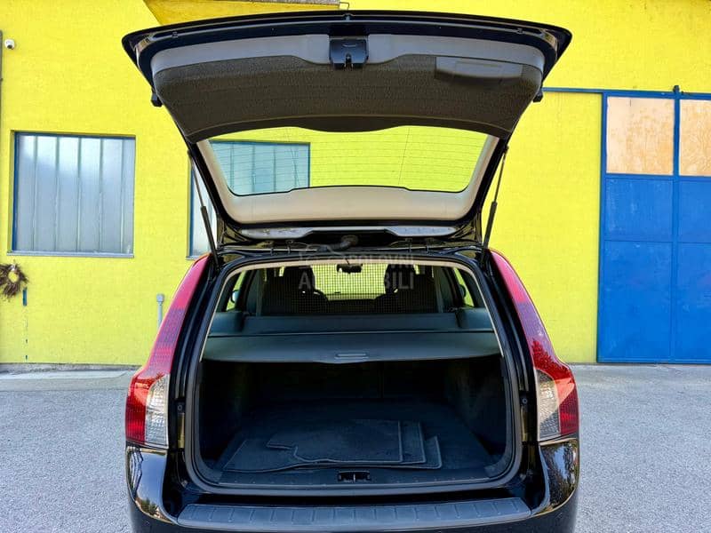 Volvo V50 1.6D/FABRIČKO STANJE