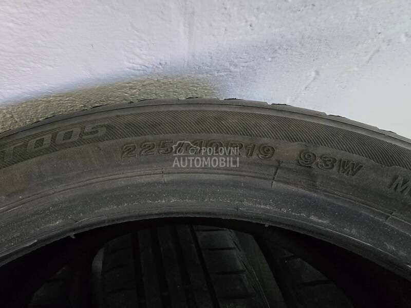 Bridgestone 225/40 R19 Letnja