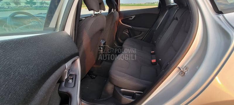Volvo V40 2.0 D2