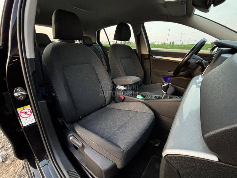 Volkswagen Golf 8 1.5 tsi 1st EDITION