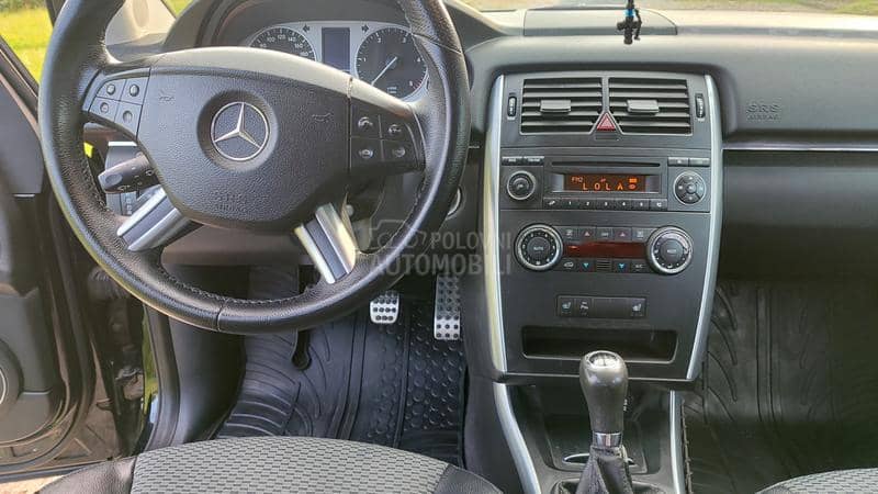 Mercedes Benz B 180 