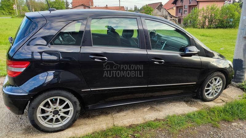 Mercedes Benz B 180 