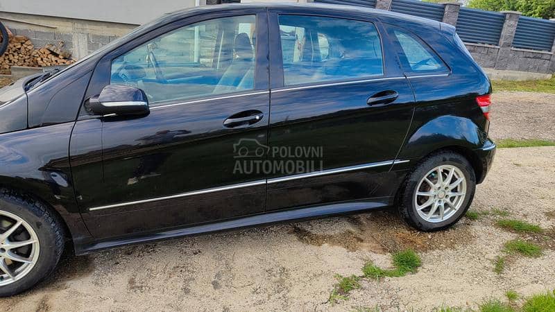 Mercedes Benz B 180 