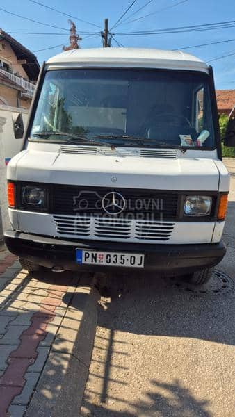 Mercedes Benz 208 D208