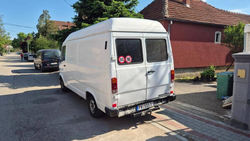 Mercedes Benz 208 D208