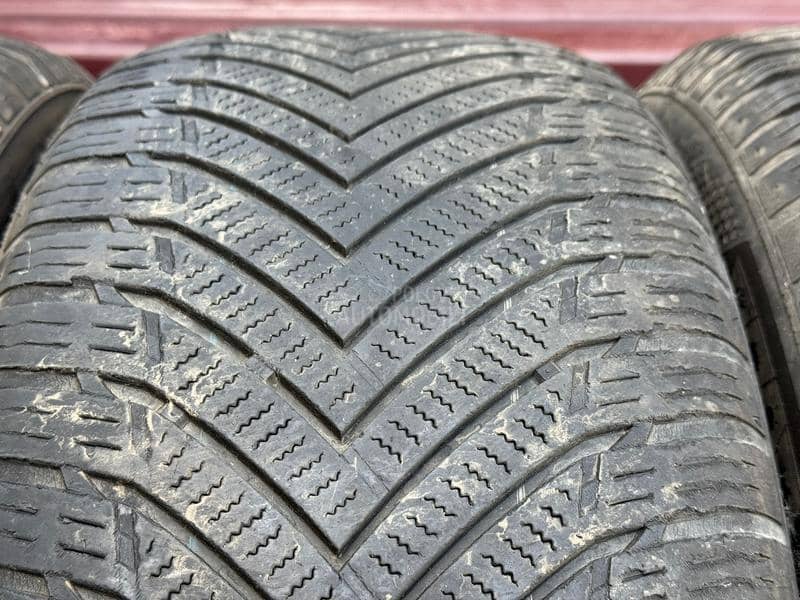 Minerva 235/55 R17 Sve sezone