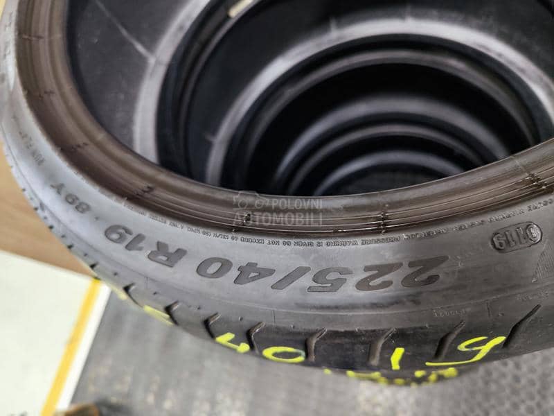 Pirelli 255/35 R19 Letnja