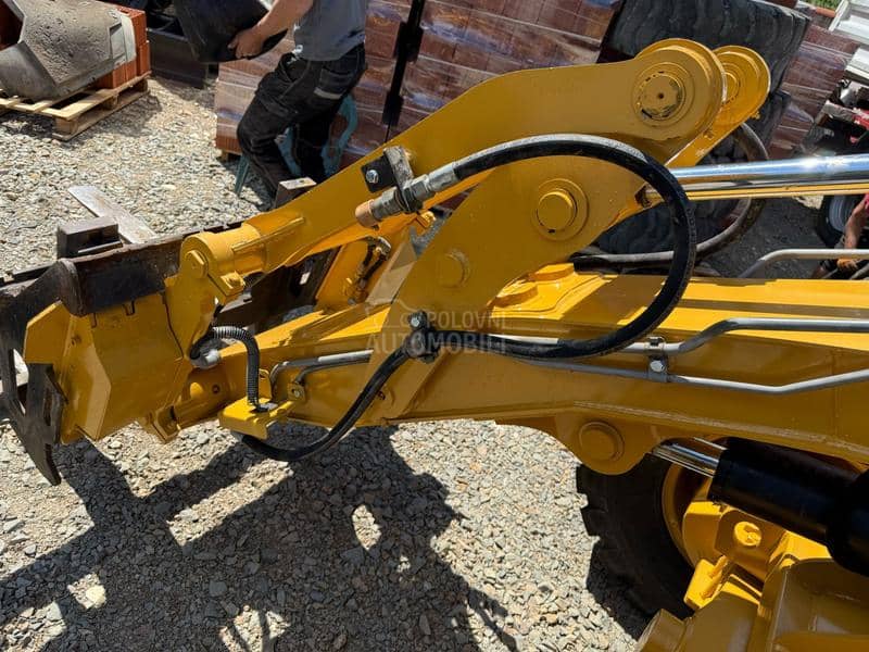 CAT 906