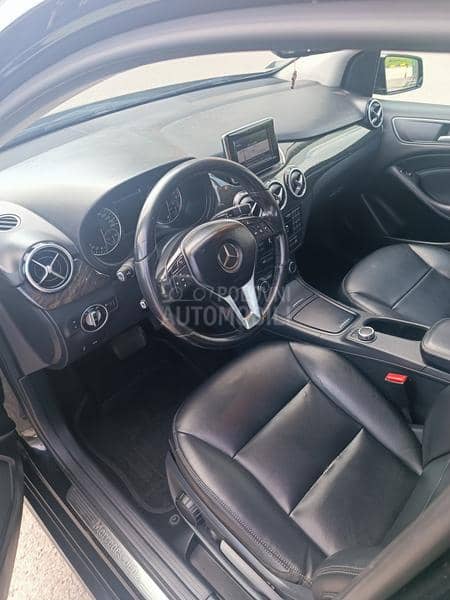 Mercedes Benz B 180 