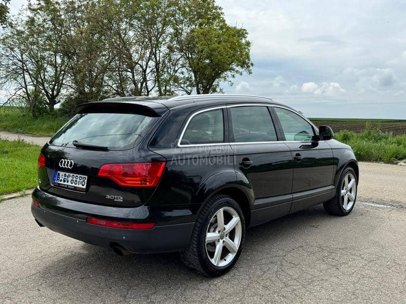 Audi Q7 3.0tdi /7 sedista