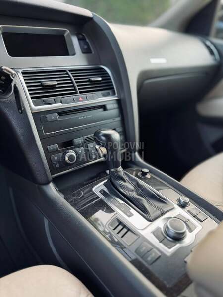 Audi Q7 3.0tdi /7 sedista