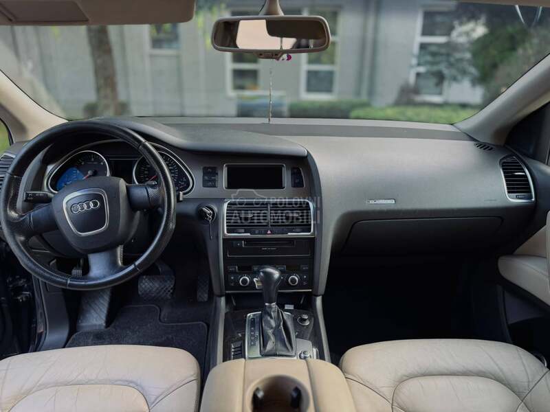 Audi Q7 3.0tdi /7 sedista