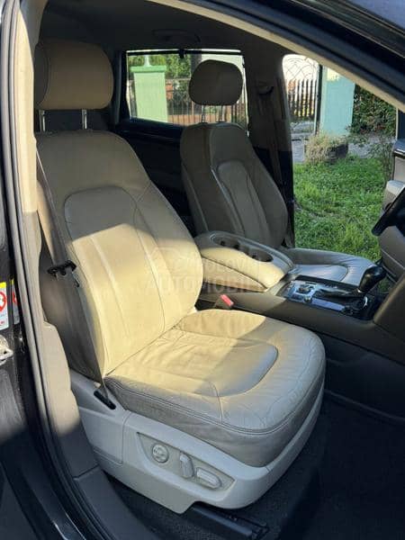Audi Q7 3.0tdi /7 sedista