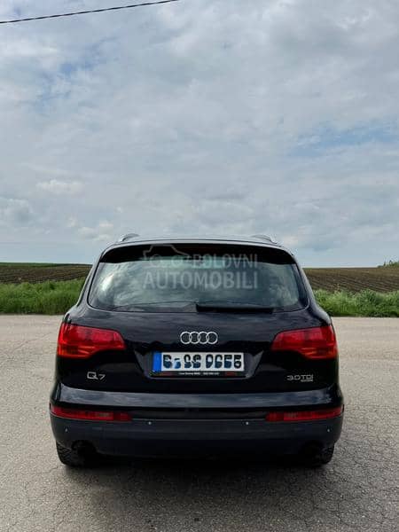 Audi Q7 3.0tdi /7 sedista