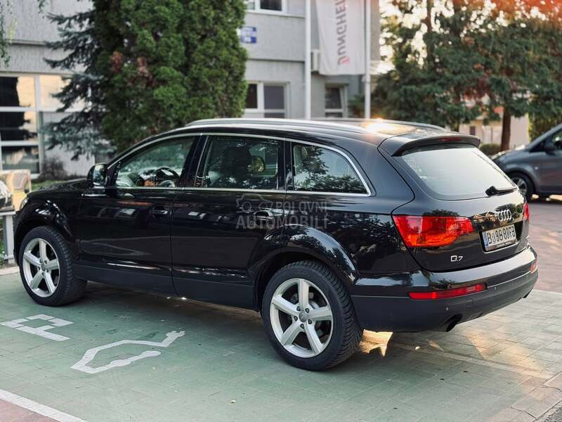 Audi Q7 3.0tdi /7 sedista