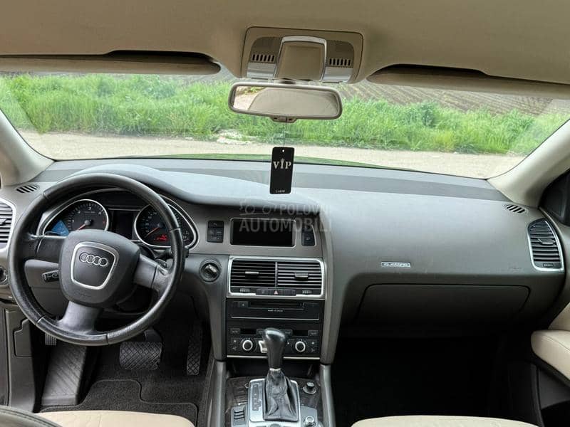 Audi Q7 3.0tdi /7 sedista