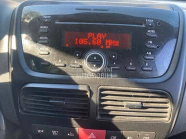 fabricki radio za Fiat Doblo