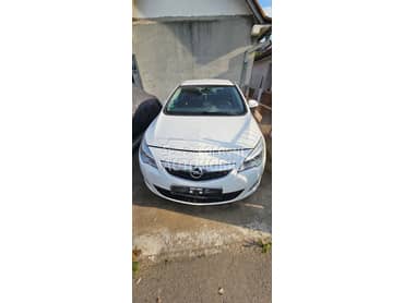 hauba, krilo, branik, far za Opel Astra J od 2008. do 2013. god.