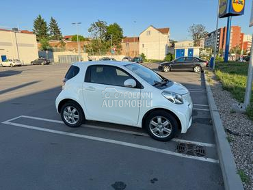 Toyota iQ 