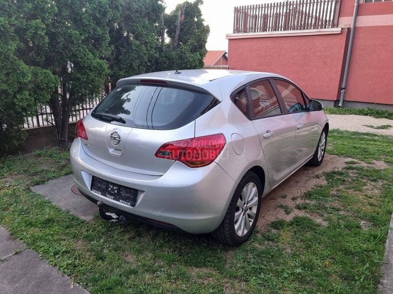 Opel Astra J 
