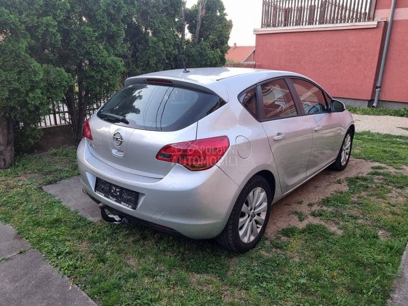 Opel Astra J 