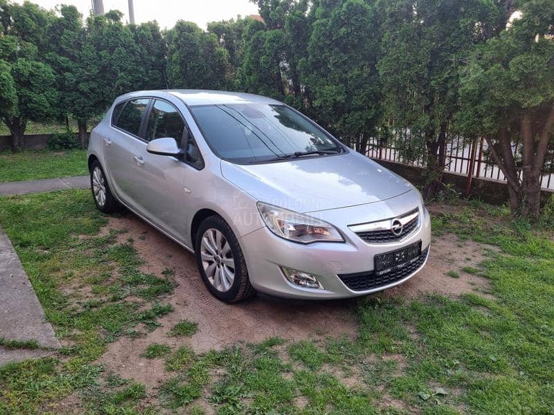 Opel Astra J 