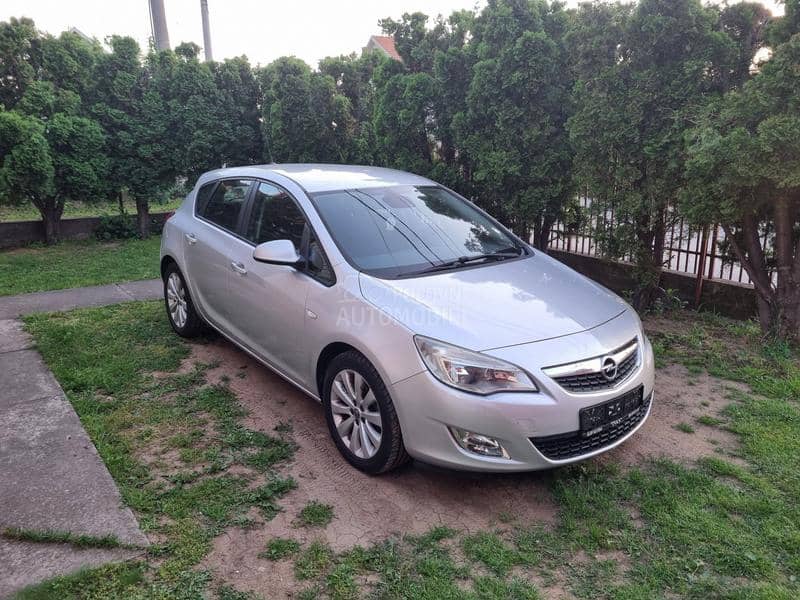 Opel Astra J 