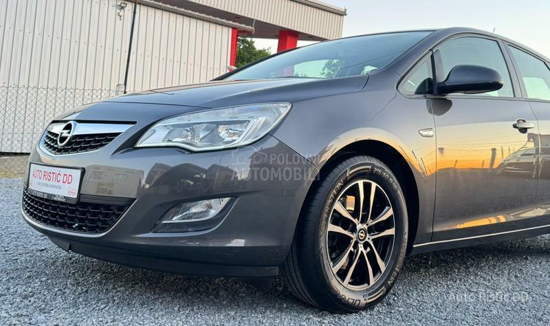 Opel Astra J 1.7 CDTI BESPREK0RNA