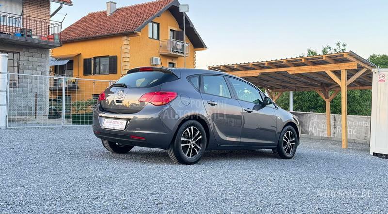Opel Astra J 1.7 CDTI BESPREK0RNA