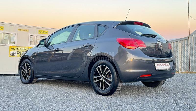 Opel Astra J 1.7 CDTI BESPREK0RNA