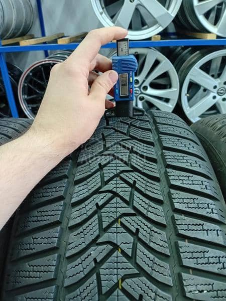 Dunlop 225/45 R17 Zimska
