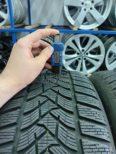 Dunlop 225/45 R17 Zimska