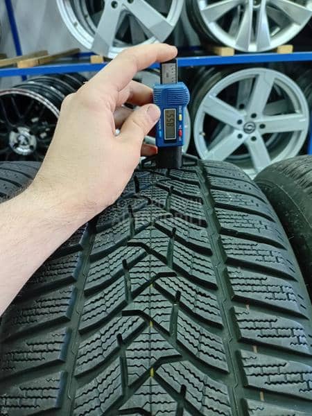 Dunlop 225/45 R17 Zimska