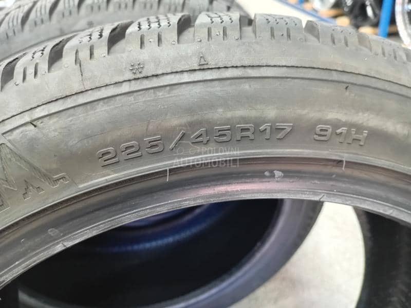Dunlop 225/45 R17 Zimska