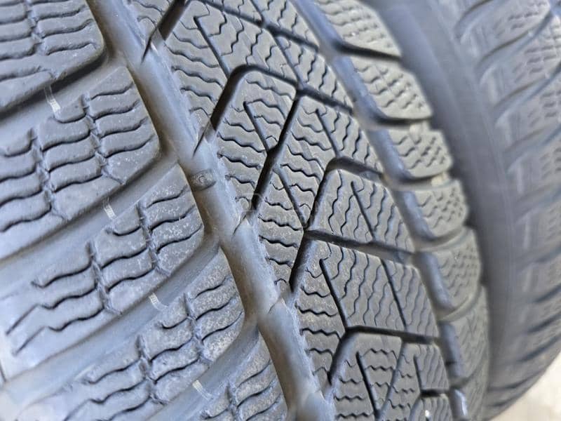 Pirelli 225/55 R17 Zimska