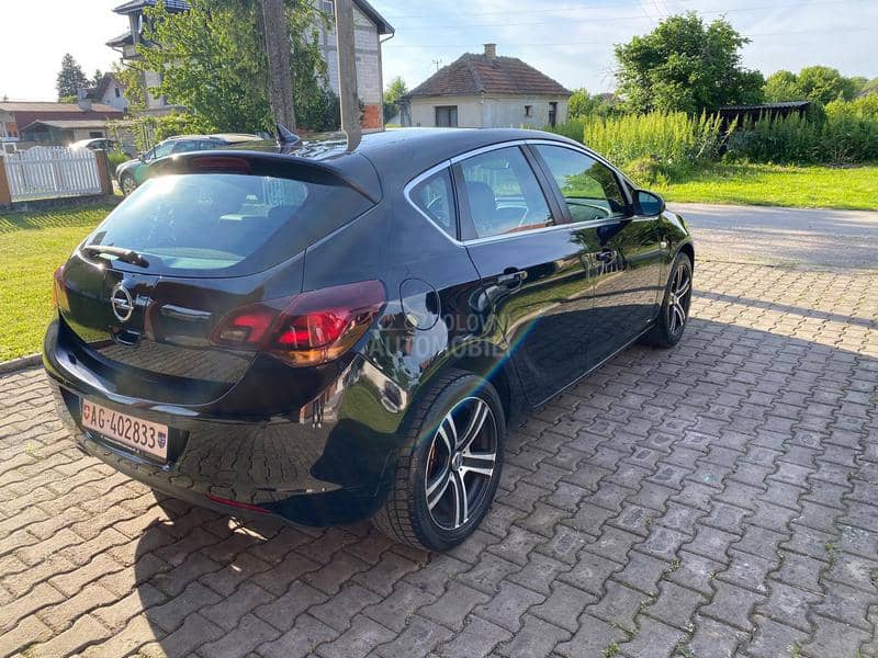 Opel Astra J 1.4 Turbo Cosmo CH
