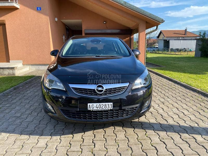Opel Astra J 1.4 Turbo Cosmo CH
